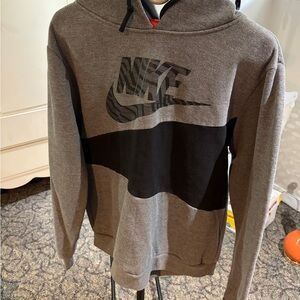 Nike Men’s XL Grey Crewneck Sweatshirt
